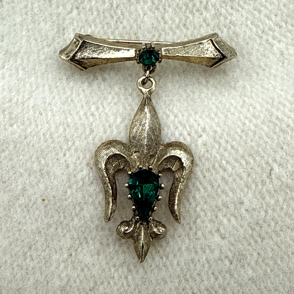 VTG Gold Tone Brooch Fleur De Lis Green Rhinestone Dangle Bar Pin Dressy Holiday